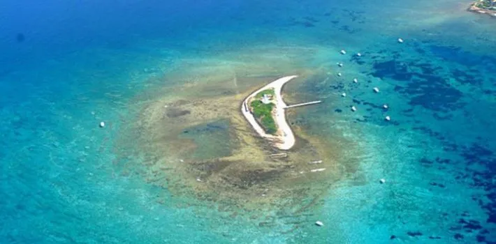 Half-day private boat trip to Licosa Island on a gozzo