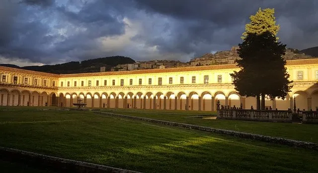 Padula Charterhouse and Pertosa Caves Guided Tour