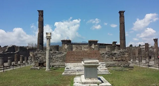 Pompeii Ruins, Wine Tasting, Ravello and Amalfi Day Tour