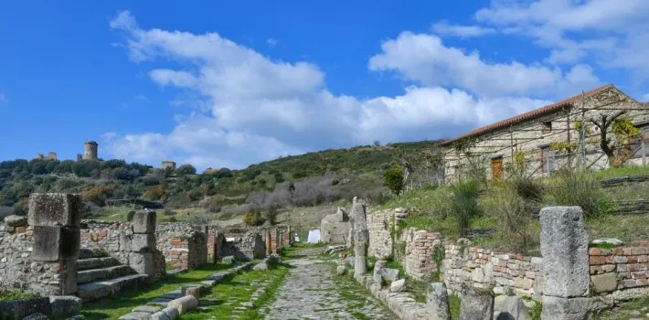 Tour Cilento Coast: Velia Archaeological Site and Blue Cave by Boat in Palinuro
